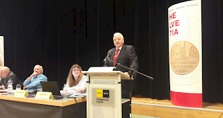 Zentral-Pr&auml;sident Hans Schwarz bei seiner Rede vor den Delegiertenversammlung in Brig.