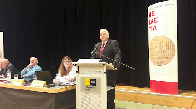 Zentral-Präsident Hans Schwarz bei seiner Rede vor den Delegiertenversammlung in Brig.