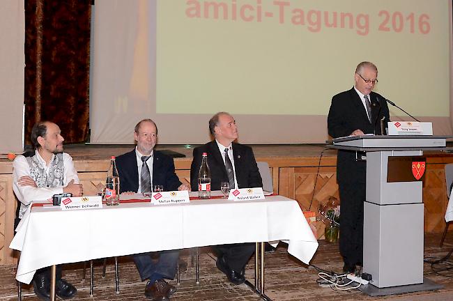 Stolz auf das Gardezentrum, von links: Kurator Werner Bellwald, Stiftungspräsident Stefan Ruppen, Kassier Roland Walker und Obmann Tony Jossen