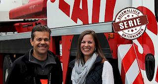 Der Neue. Geri und Cornelia Clausen-Ogi vor ihrem neuen 250-Tonner. 