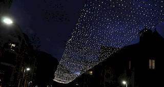 Der neue Baldachin in der Gliserallee: Er erstrahlt seit Freitagabend erstmals in vollem Glanz.