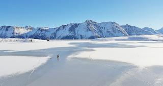 Aus einer Eisbahn auf dem Bettmersee wird auch dieses Jahr nichts; die Machbarkeit f&uuml;r die Zukunft wird jedoch abgekl&auml;rt.