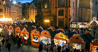 Wie aus dem Bilderbuch: Der Weihnachtsmarkt in der Prager Innenstadt.