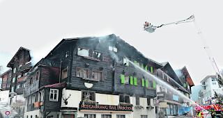 Erfolgreiche Rettung. Trotz brenzliger Ausgangslage erledigten die Feuerwehrm&auml;nner ihren Job souver&auml;n. 