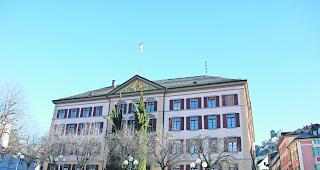 Unterst&uuml;tzung. Der Staatsrat hat die Einkommensh&ouml;chstgrenze für den Anspruch auf eine IPV für Kinder und junge Erwachsene in Ausbildung von 58'500 Franken für Paare mit Kindern auf 76'000 Franken erh&ouml;ht.