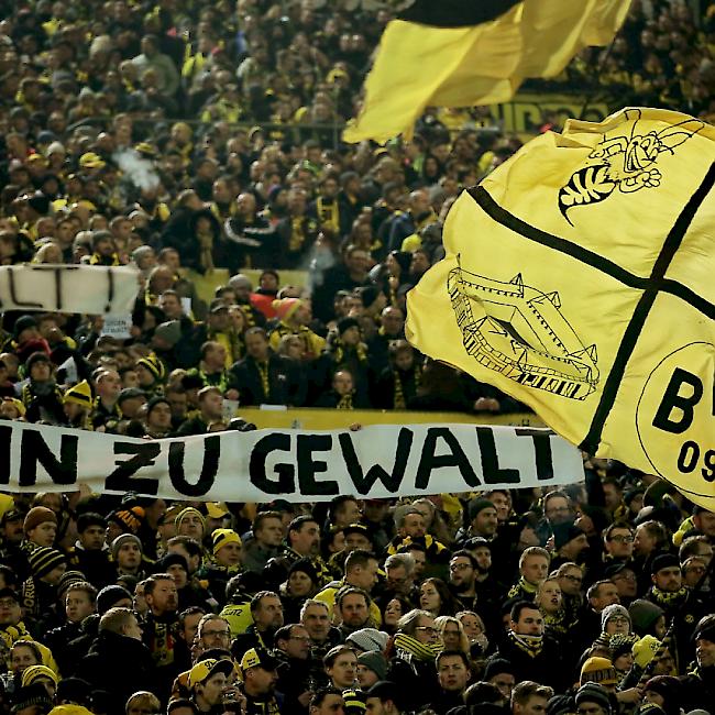 Dortmunds Südtribüne, die "Gelbe Wand", hat für 24