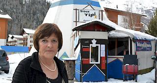 Elsi Anthamatten vor der Tipi-Bar: &laquo;Das ewige Hin und Her geht an die Substanz.&raquo;
