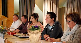 Der Vorstand durfte zusammen mit knapp 100 Anwesenden das Jubil&auml;um feiern. 