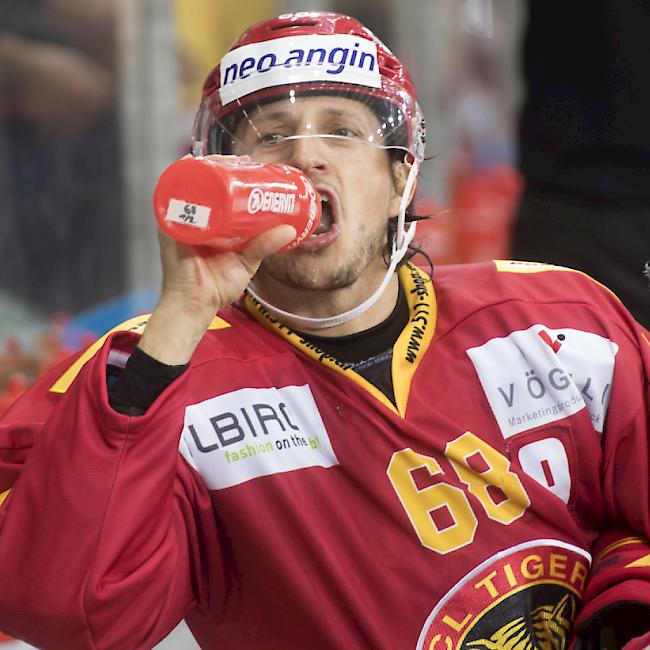 Sven Lindemann wurde von einem Puck unglücklich im Gesicht getroffen und erlitt einen Jochbeinbruch