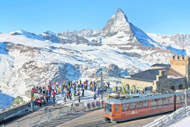 Wie die Anlagen der Zermatt Bergbahnen muss auch die Gornergratbahn ihren Betrieb einstellen. Auf behördliche Anordnung gilt dies vorerst bis zum 26 April.