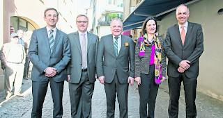 In der Warteschlaufe. Die neue Walliser Regierung am letzten Sonntag. Noch bleiben (leichte) Zweifel.  