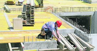 Starke Besch&auml;ftigung. Per Ende Juli sank im Wallis die Arbeitslosenquote um 0,1 Prozentpunkte auf 2,4 Prozent. Sie befindet sich damit erstmals in diesem Jahr auf H&ouml;he des schweizerischen Mittelwerts.