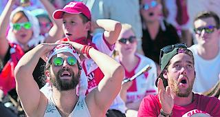 Die Verzweiflung der Fans. Der FC Sitten ger&auml;t in R&uuml;ckstand, das ist nicht mehr zu korrigieren.  