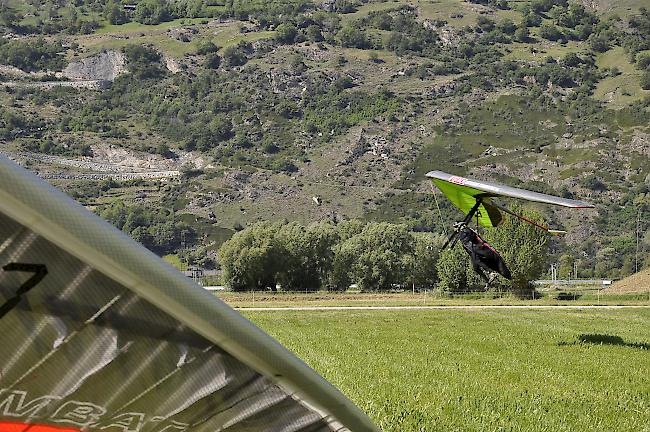 Deltapilot kurz vor dem Aufsetzen: Das Landen nach rund vierstündigem Flug verlangt von den Piloten höchste Konzentration.