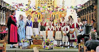 Junge Jodler. Regula Ritler mit ihrem Oberwalliser Nachwuchschor. 