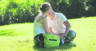 K&uuml;ssen verboten. An der Schule in Stalden sind Ann&auml;herungsversuche tabu.