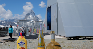 Matterhorn Mania: Bereits zum zweiten Mal bespielt das Alpine Museum der Schweiz den Shelter auf dem Gornergrat. Dieses Mal mit Matterhorn-Produkten aus der ganzen Welt.