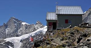 Die Erreichbarkeit der H&uuml;tten (im Bild die Weisshornh&uuml;tte) im Hochgebirge bereitet dem SAC Sorgen.