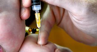 Schaden oder n&uuml;tzen Impfungen? In der Diskussion stehen besonders Nat&uuml;rlichkeit und Nebenwirkungen im Fokus.