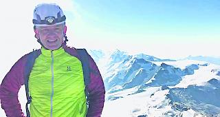 Endlich geschafft: Rainer Maria Salzgeber posiert auf dem Gipfel des Matterhorns.