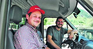 Neugierig. Adrian Marty (rechts) und Philipp Kluser wagten einen Besuch. 