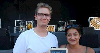 Markus und Jessica aus Solothurn warten auf das Konzert von «Milky Chance».