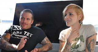 Schlagzeuger Andi und Bassistin Ines im Gespräch mit dem Walliser Boten.