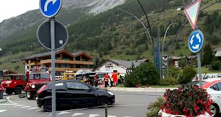 Am Sonntagabend hat sich ein Fahrzeuglenker bei einem Selbstunfall in T&auml;sch verletzt. 