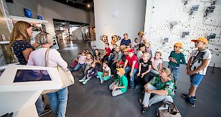 Die Kinder aus Tschernobyl genossen den Besuch im World Nature Forum in Naters.