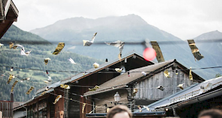 &laquo;'gampeljazz' hat zum Ziel, mit guter Musik das alte Dorf zu beleben. Daher sind die Konzerte auf den Dorfpl&auml;tzen kostenlos&raquo;, teilt der Verein gampeljazz mit. 