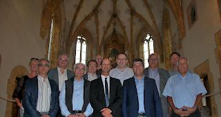 Das Patronatskomitee ist auf der Suche nach den fehlenden 463&rsquo;000 Franken (v.links): Inge Berchtold, Hubert Theler, Richard Lehner, Karl Salzgeber, Stefan Troger, Thomas Burgener, Beat Rieder, Paul Martone, Manfred Schmid, Alex Schwestermann, Martin Kalbermatter und Ren&eacute; Imoberdorf.