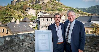 Staatsrat Jacques Melly mit dem R&uuml;nzi-Preistr&auml;ger Didier de Courten