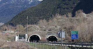 Wegen Reinigungs- und Unterhaltsarbeiten wird der Gamsen-Tunnel kommende Woche vor&uuml;bergehend gesperrt.