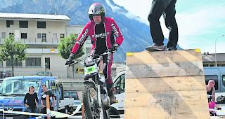 Spektakul&auml;r. Der SM-Wettkampf in Susten bot spektakul&auml;ren Trial-Sport, hier mit &laquo;Fun&raquo;-Sieger Marcel K&ouml;ppel auf seinem Oldtimer.  