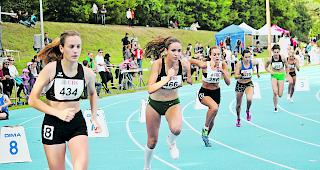 Auf und davon. Sonja Andenmatten beim Start zum 800-m-Final: Am Schluss hatte sie 3,5 Sekunden Vorsprung.  