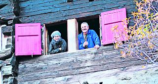 Ausblick zur&uuml;ck. Jennifer Skolovski (links) und Robert Schnyder.  
