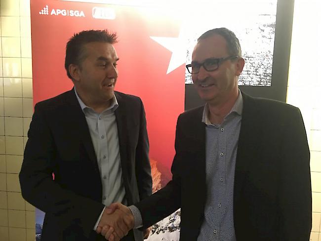 Arthur Clivaz übergibt die Präsidentschaft an Berno Stoffel (links).