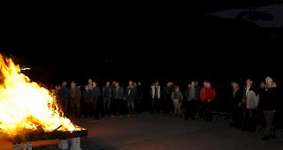 Versammelt. Rund 100 Personen nahmen am Rarner Mahnfeuer teil.