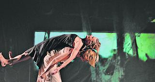 &Uuml;berzeugend. Regula Imboden und Judith B&auml;renfaller-Zurwerra w&auml;hrend &laquo;Aline&raquo; in Aktion: packendes Schauspiel.  