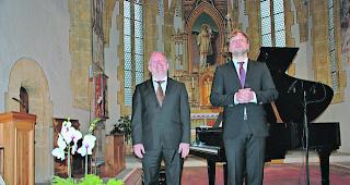 Burgkirche Raron. Pianist Mathias Clausen (links) und Tenor Michael Mogl er&ouml;ffneten die diesj&auml;hrigen Rarner &laquo;Rencontres&raquo; mit Glanz&hellip;  