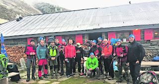 Abschied nehmen. Am Mittwochmorgen verabschiedete sich das polnische Suchteam vom Team der Bortelh&uuml;tte und trat die Reise zur&uuml;ck in die Heimat an. 