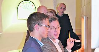 N&auml;he. Sich eine Orgel aus n&auml;chster N&auml;he erkl&auml;ren lassen  &ndash;  die Walliser Orgelwoche macht es m&ouml;glich. 