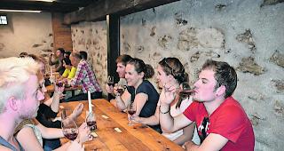 Guter Tropfen. Auch der Pinot noir &laquo;Pfyfoltru&raquo; feiert Jubil&auml;um. 