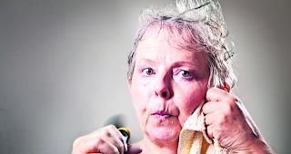 Erhitzt. Nicht nur Hitzewallungen, sondern auch ein erhitztes Gem&uuml;t k&ouml;nnen Wechseljahre hervorrufen.  