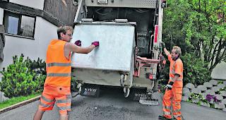 Abfalltour. Die Belader der Kehrichtabfuhr werden k&uuml;nftig immer erst nach 9.00 Uhr in der Bahnhofstrasse an der Arbeit sein. 