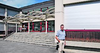 Standortfrage. Gehen in der Gemeinde von Pr&auml;sident Bernhard Schwestermann in Zukunft alle OS-Sch&uuml;ler des Bezirks Goms zur Schule?  