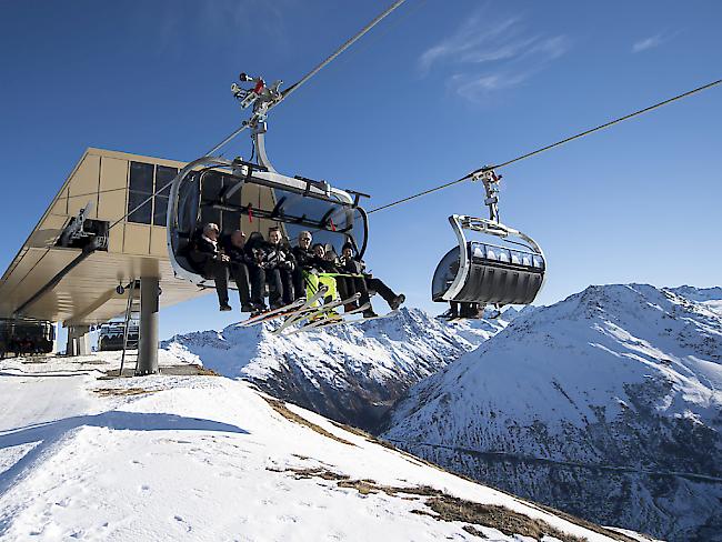 Frühbucher profitieren im Wintersport: Die Tageskarten für das Skigebiet Andermatt-Sedrun werden künftig zu flexiblen Preisen vergeben. (Archivbild)