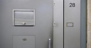 Weil er wiederholt Beh&ouml;rdenvertreter angriff und bedrohte, wandert ein Schweizer nun f&uuml;r 34 Monate in den Knast. (Archiv)