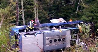 Die Passagiere des Cars haben sich auf einem Vereinsausflug befunden.