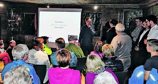 Vernissage als Schlusspunkt. Die Jahresversammlung der Kulturvereinigung Simplon S&uuml;d wurde mit der Vernissage &laquo;Welt im Dorf&raquo; abgeschlossen. 